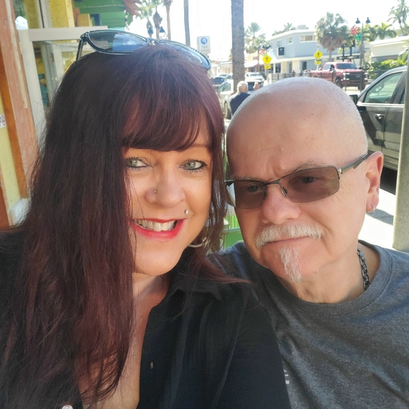 Meet your Posher Liz - Picture 3 of 6